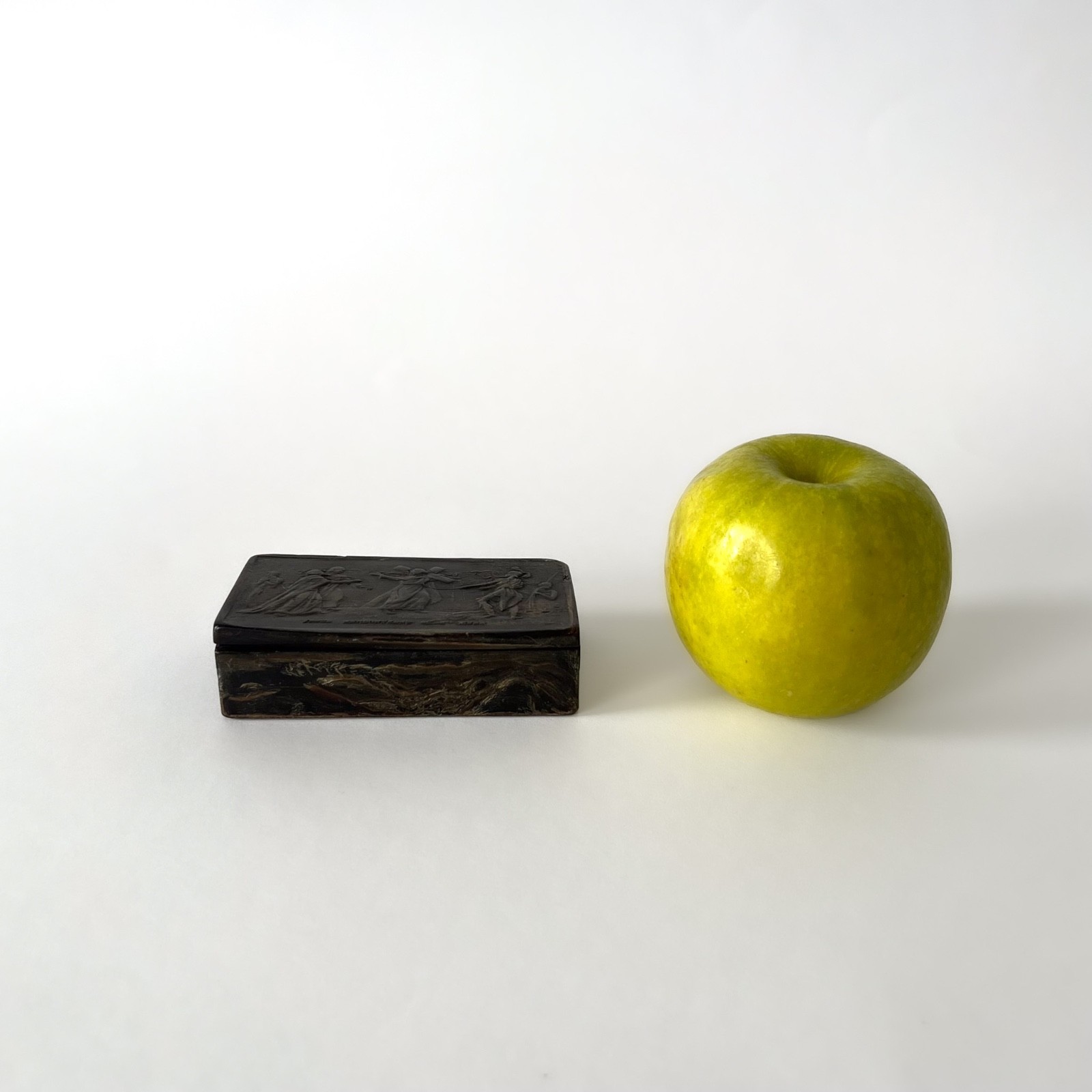 19th Century Carved Horn Snuff Box Religious Scene Jesus Meets His Mother