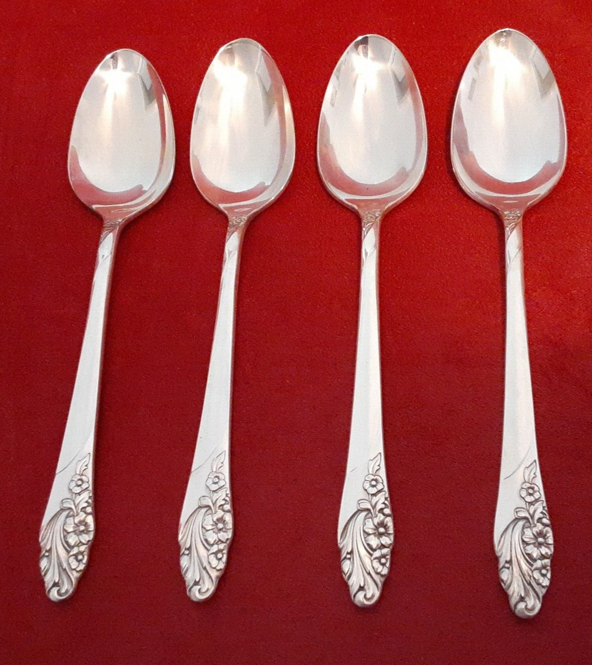 Oneida Community silverplate Evening Star 1950 4 teaspoons 6 1/8″ NM polished