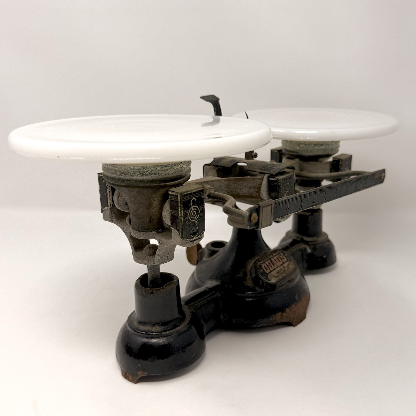 Antique OHAUS 2 Kilo Balance Scale Cast Iron with Milk Glass Trays – Authentic