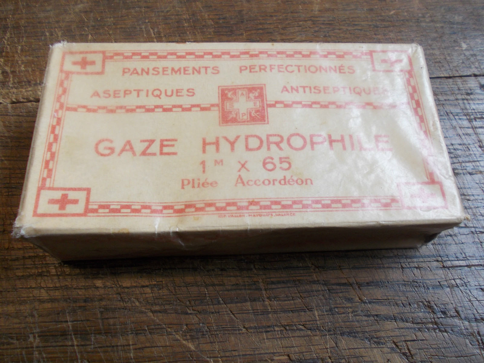 Old Hydrophilic Gauze Box – 1 M X 65 – Accordion Folded