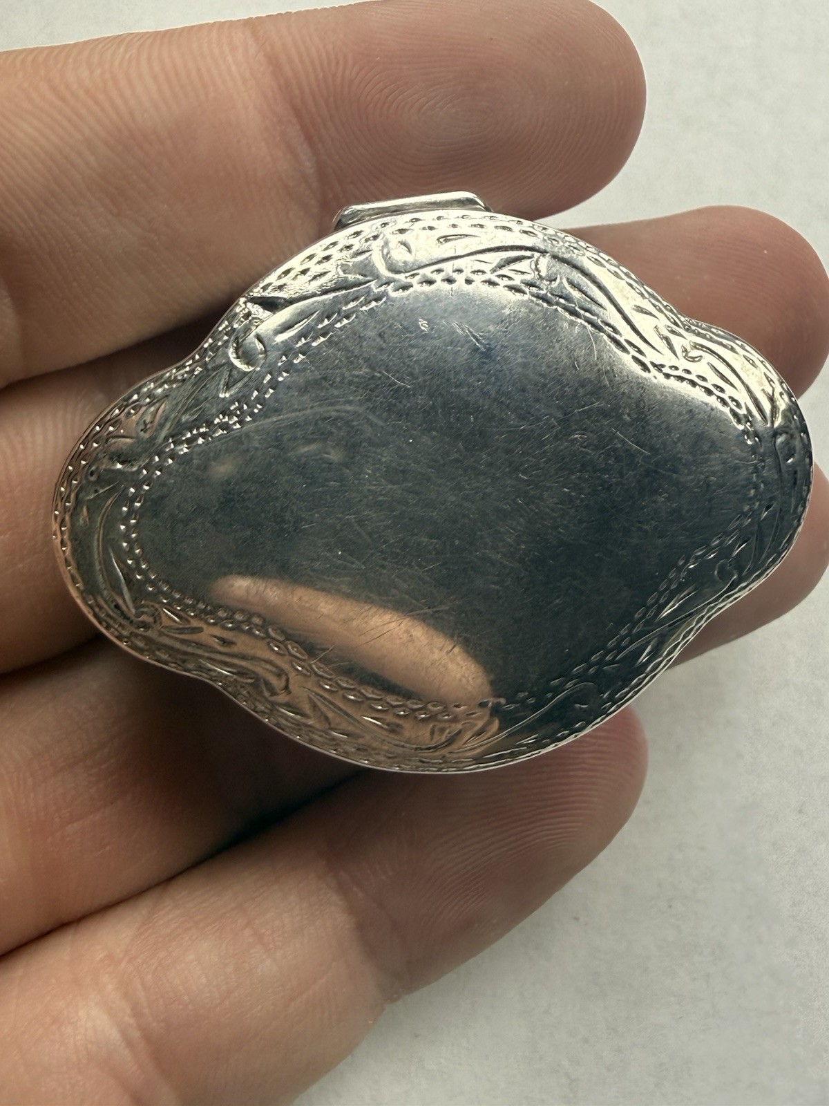 Vintage Unique Ornate Solid Sterling Silver Etched Snuff/Pill Box – 15.1g