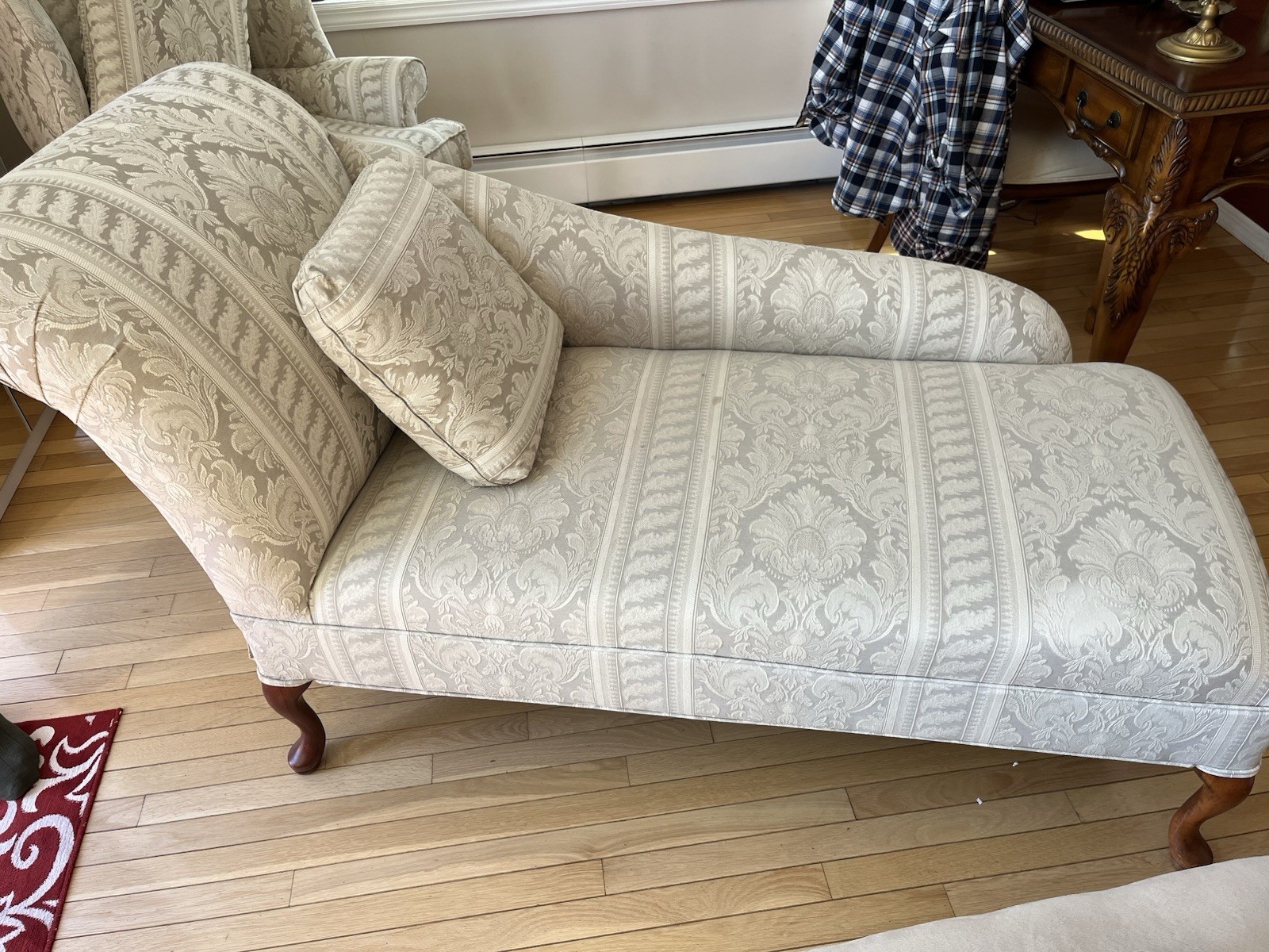 Traditional Antique Beige Damask Chaise Lounge with Cushion, Wood Frame, 54″