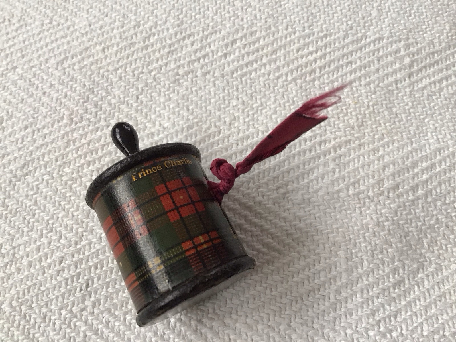 SMALL Mauchline PRINCE CHARLIE TARTAN Winding TAPE MEASURE.4×2 Cm. VGC