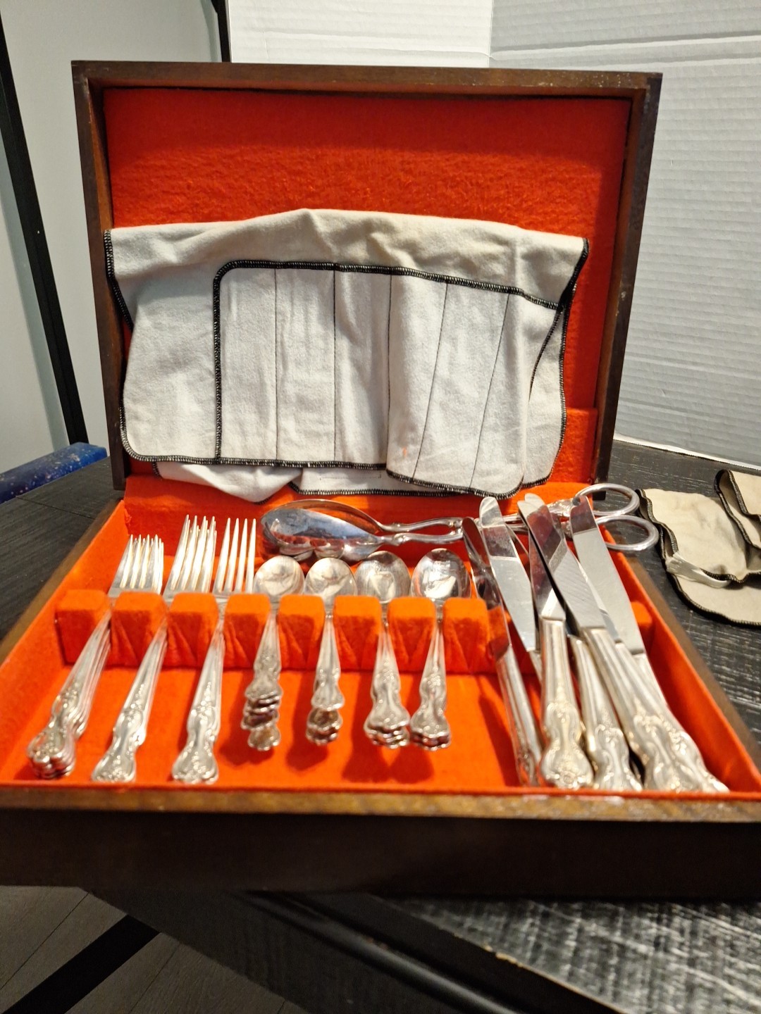 Vintage WM Rogers MFG CO. Extra Plate 51 Piece Set Original Rogers W/wooden Box