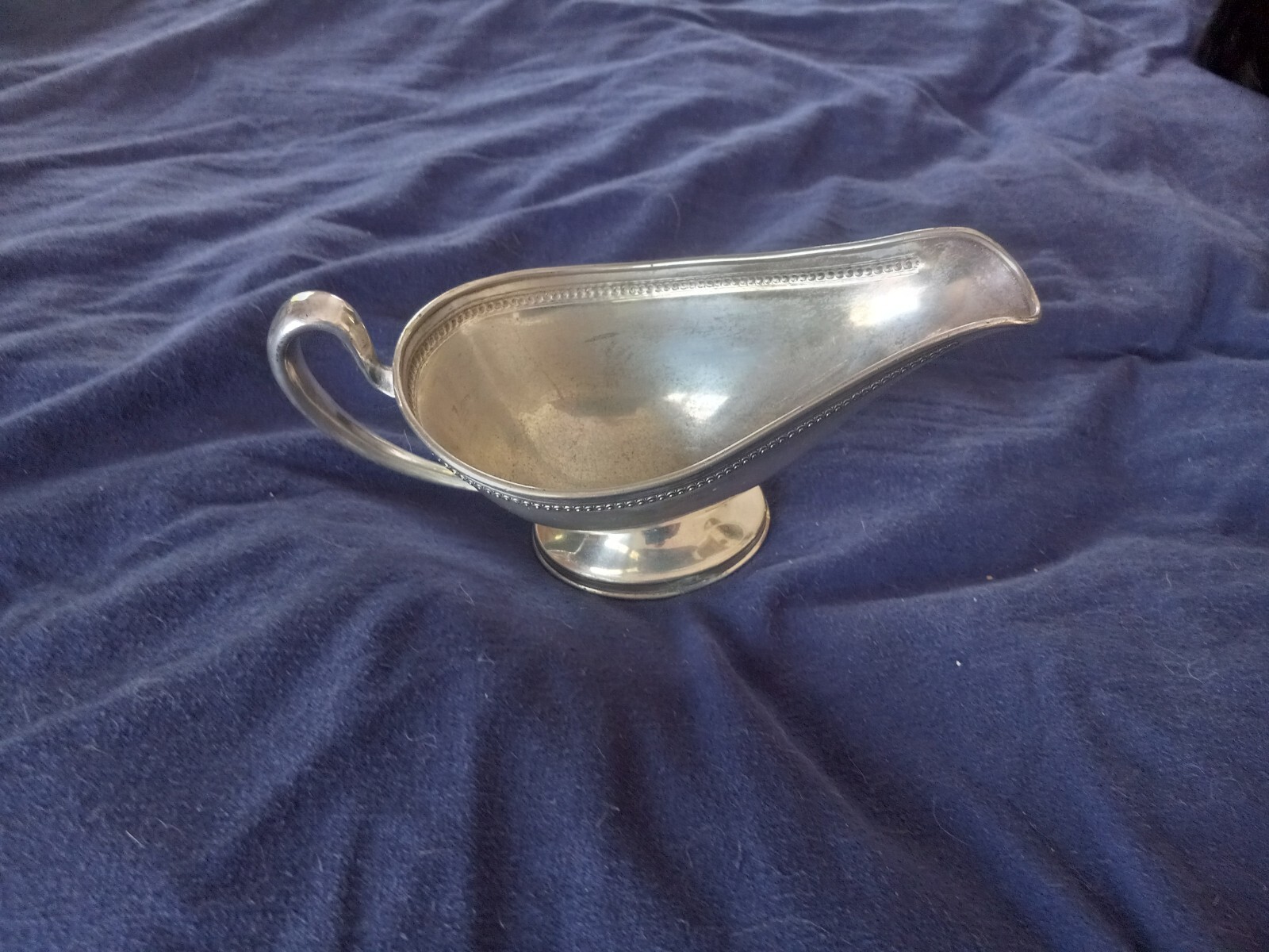 Vintage Crown Marked J. F. Silver CO 8″x3.5″x4″ Gravy Boat With Handle & Bag