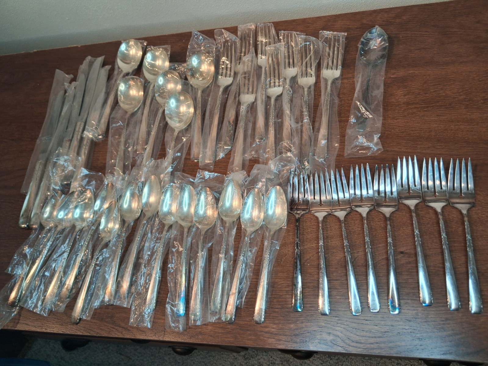 41 Pc. Lot Vintage Oneida 1881 WM Rogers Silverware Brookwood Banbury