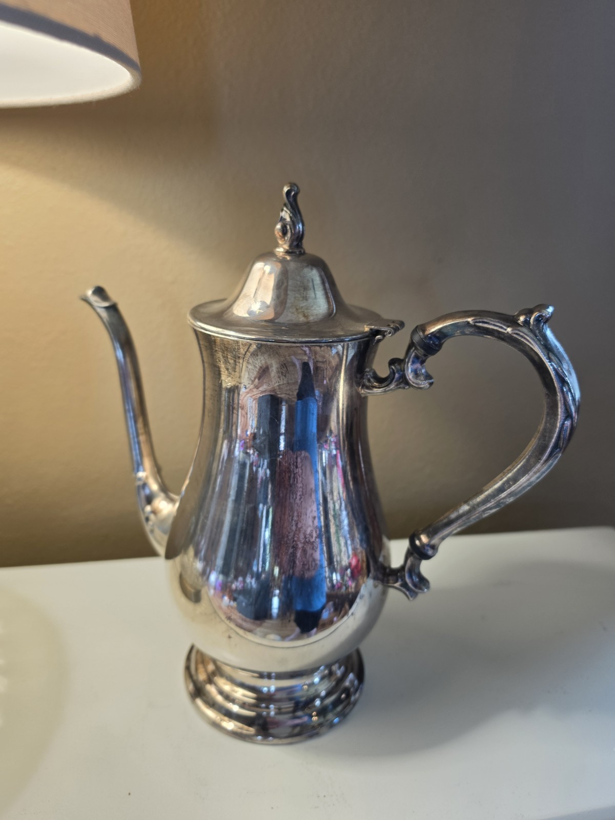 Vintage Oneida Silver Plated Coffee Pot With Hinged Lid 10 1/2″ Tall