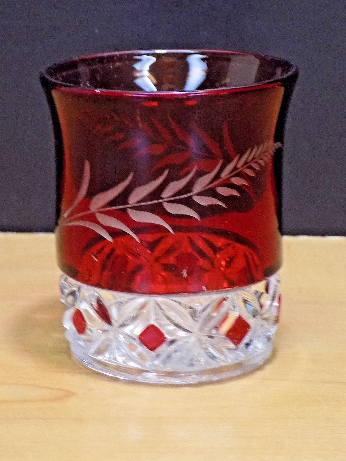Model Flint Pillow Encircled / Midway Ruby Stained Floral Etched 3-1/2″ Tumbler