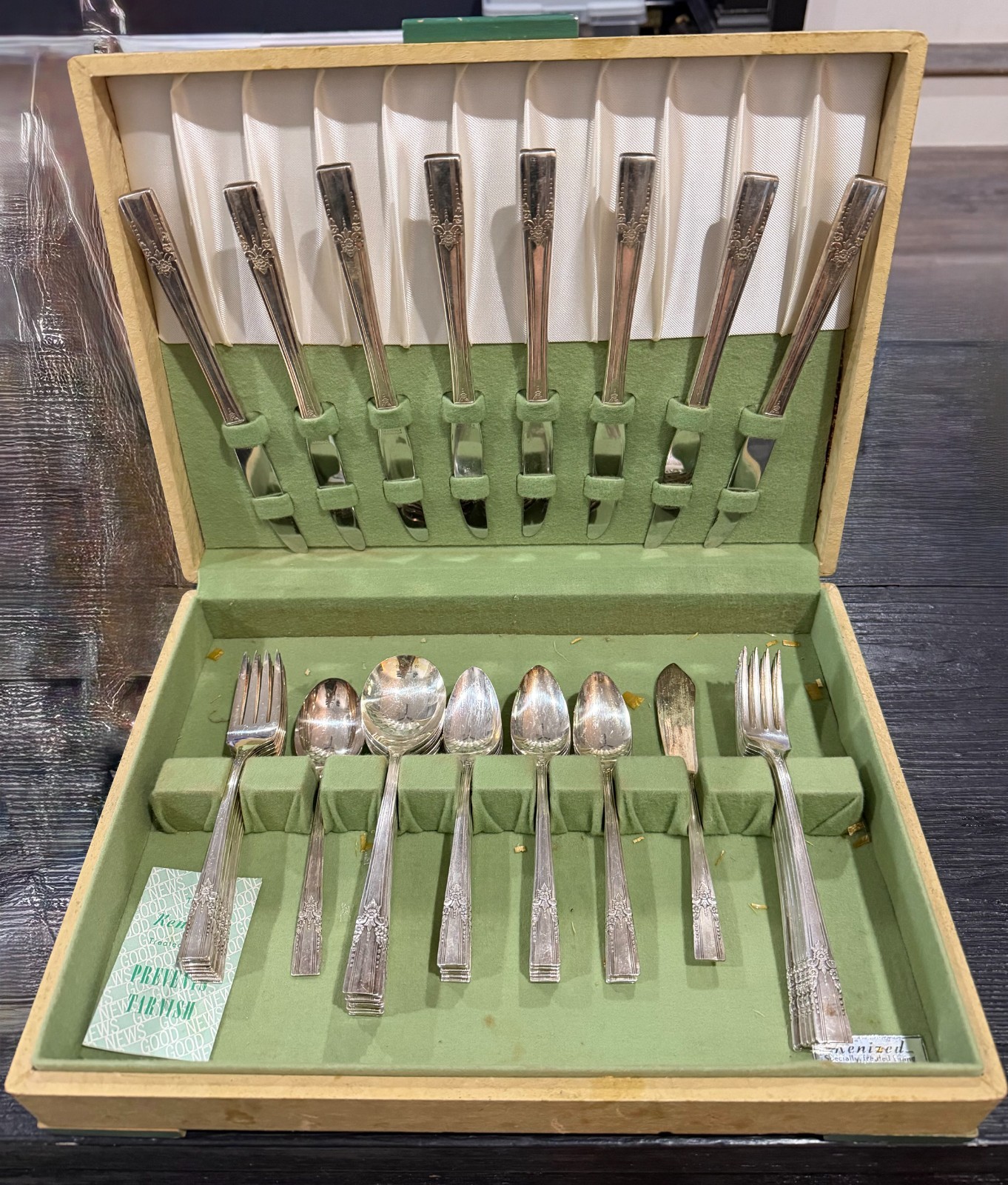 William a Rogers Silver Plate Flatware with guarantee