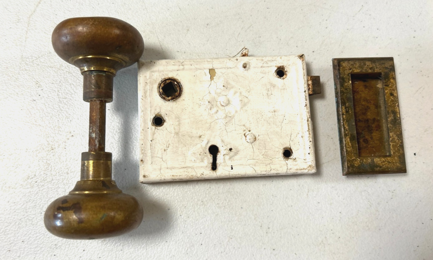 Vintage Brass Metal Set Door Knob with Latch and Lock, Just what’s pictured