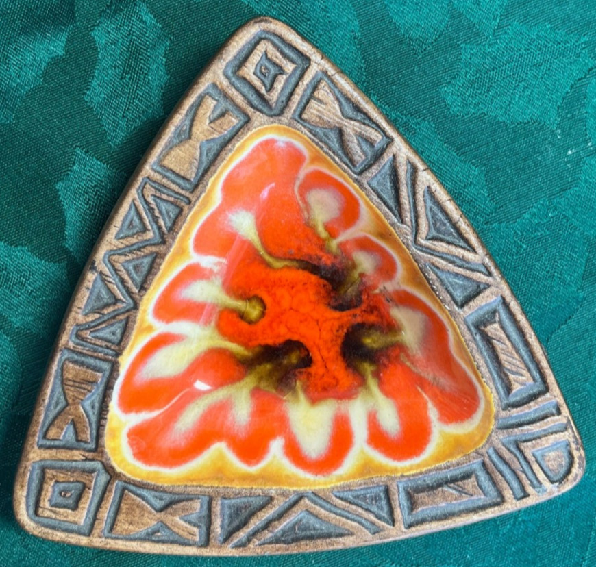 Vintage Triangular Treasure Craft Ashtray No 120 USA – Brown & Orange