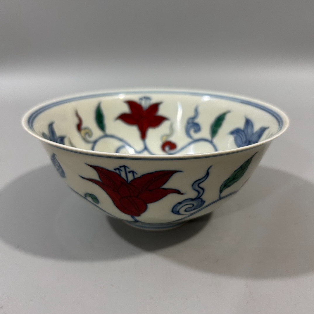 M Beautiful Chinese Ming dynasty dou-cai porcelain bowl