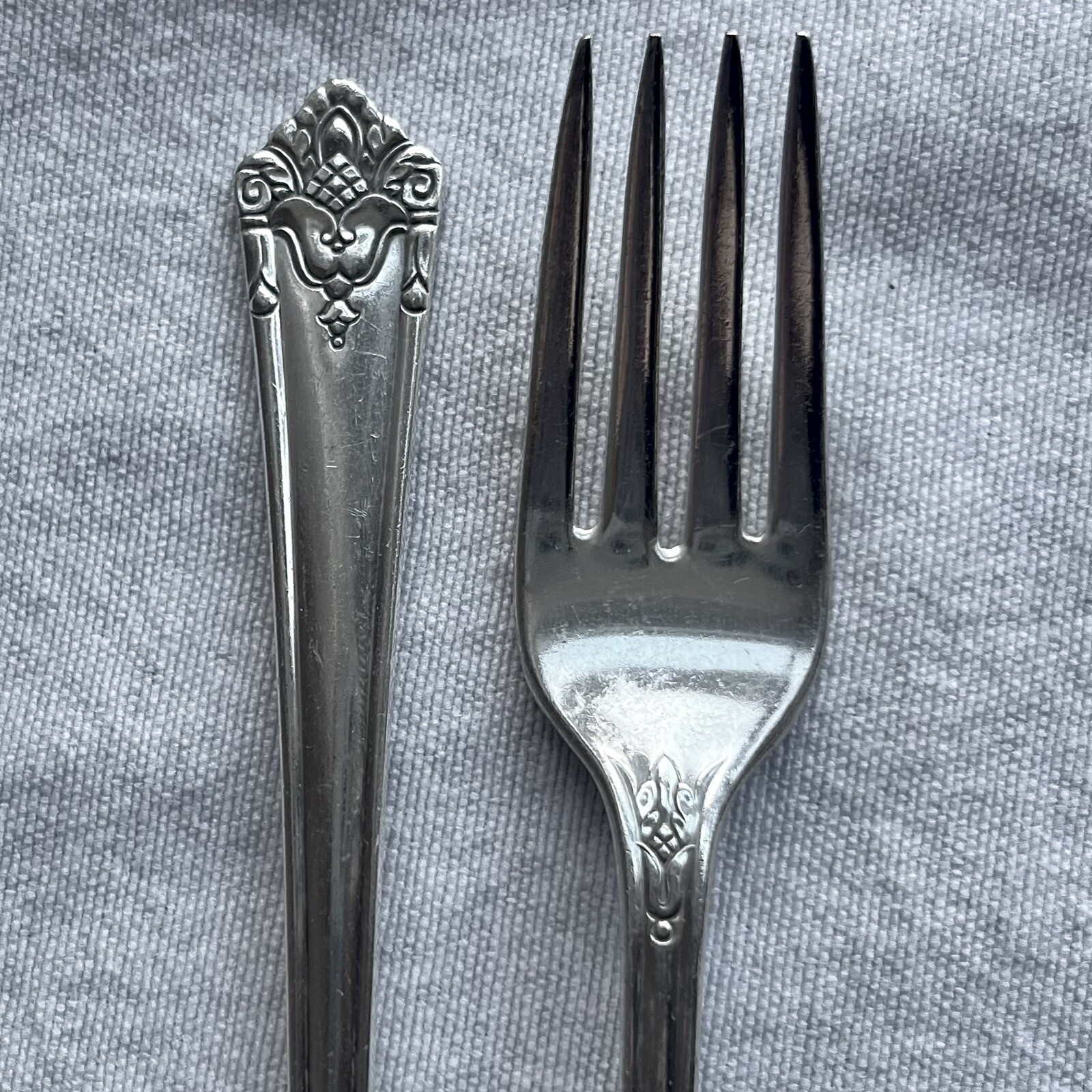 2 ROGERS BROS IS 1931 HER MAJESTY Silverplate Grille Forks • Art Deco