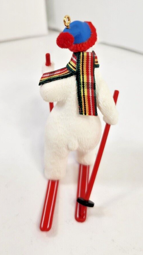 HALLMARK KEEPSAKE 1988 GOIN’ CROSS-COUNTRY POLAR BEAR ORNAMENT QX476-4