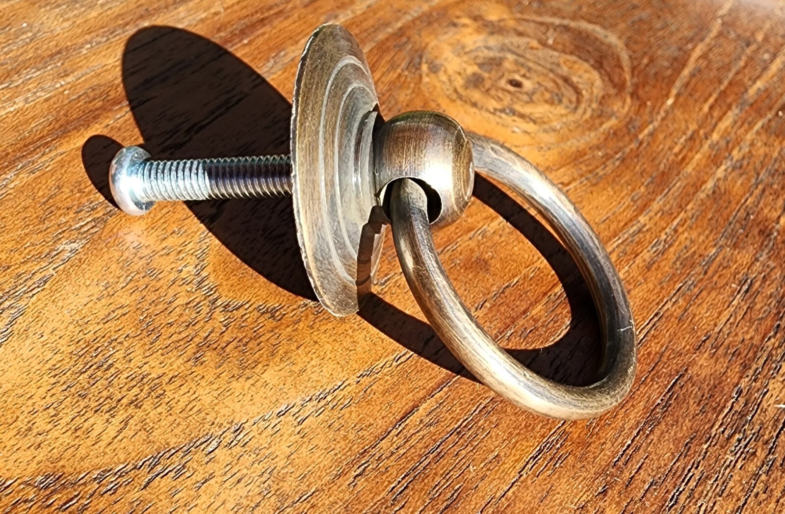 2 x Rustic Antique Style Brass Round Ring Pull Handles 1″ round backplate #H17