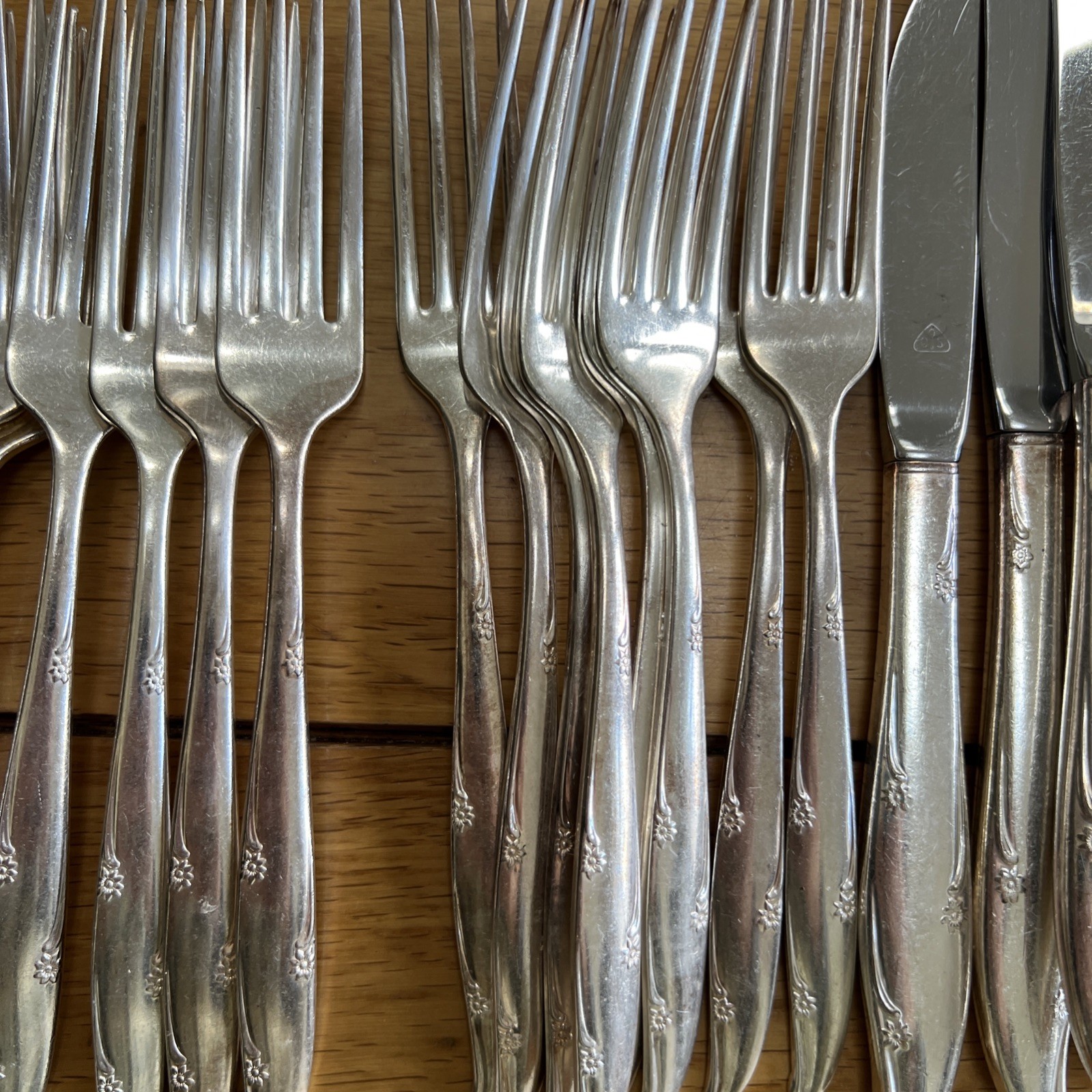 Oneida Community Carousel Silver Plated Cutlery Set 64 Pieces Vintage