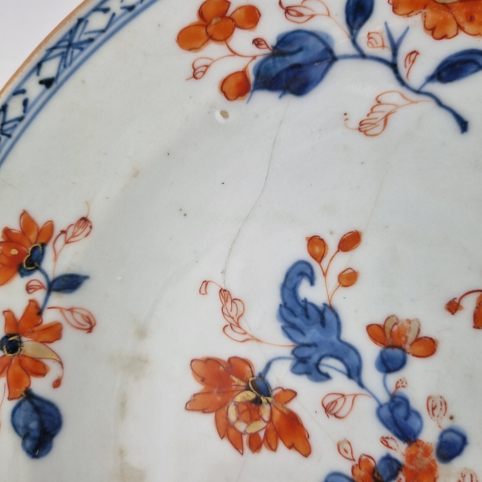 Antique Chinese Imari Plate Decorated With Flowers 22.5cm Diameter