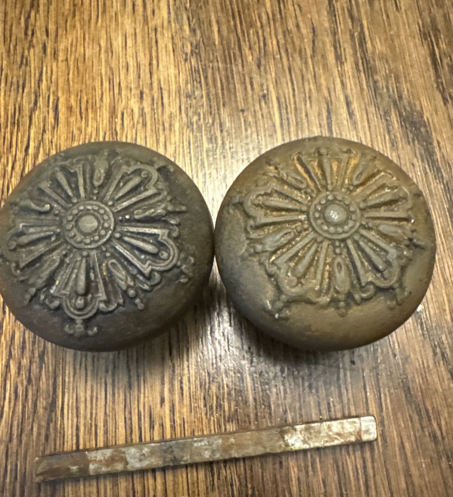 2 Barrows Ontario Cast Iron Doorknob Passage Door Knobs i-10300