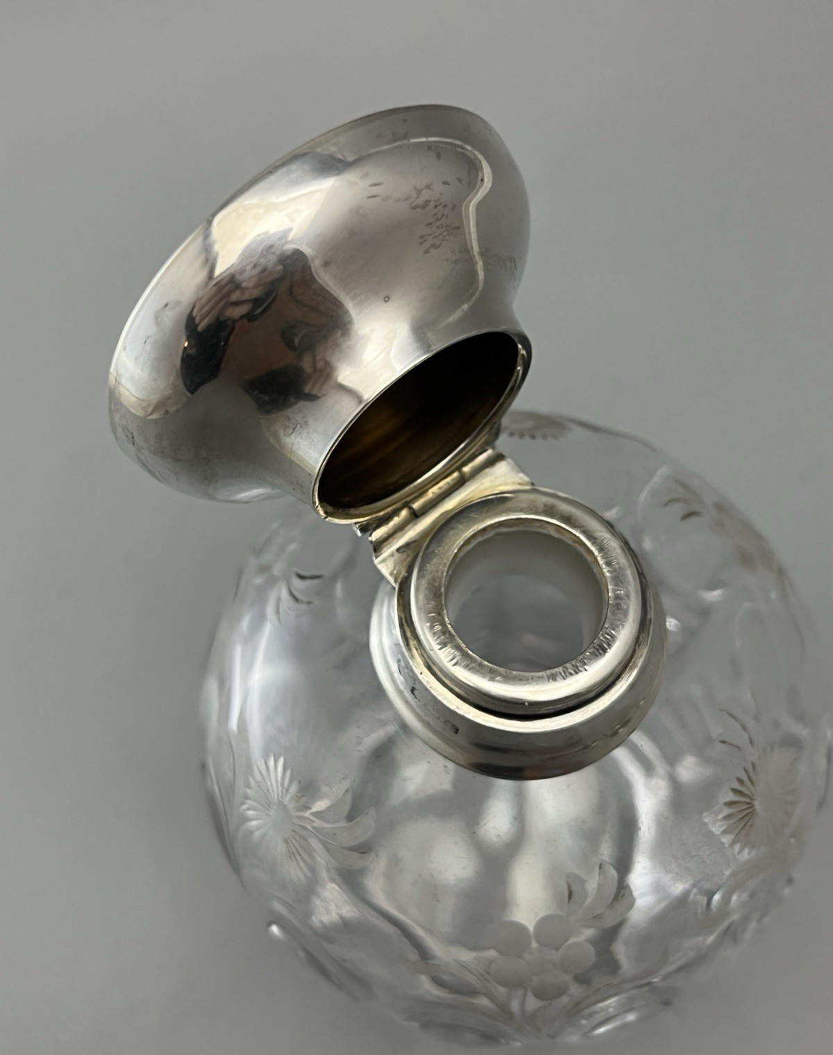 Art DEco Silver & Cut Glass Scent Bottle William Neale Birmingham 1930 GLZX