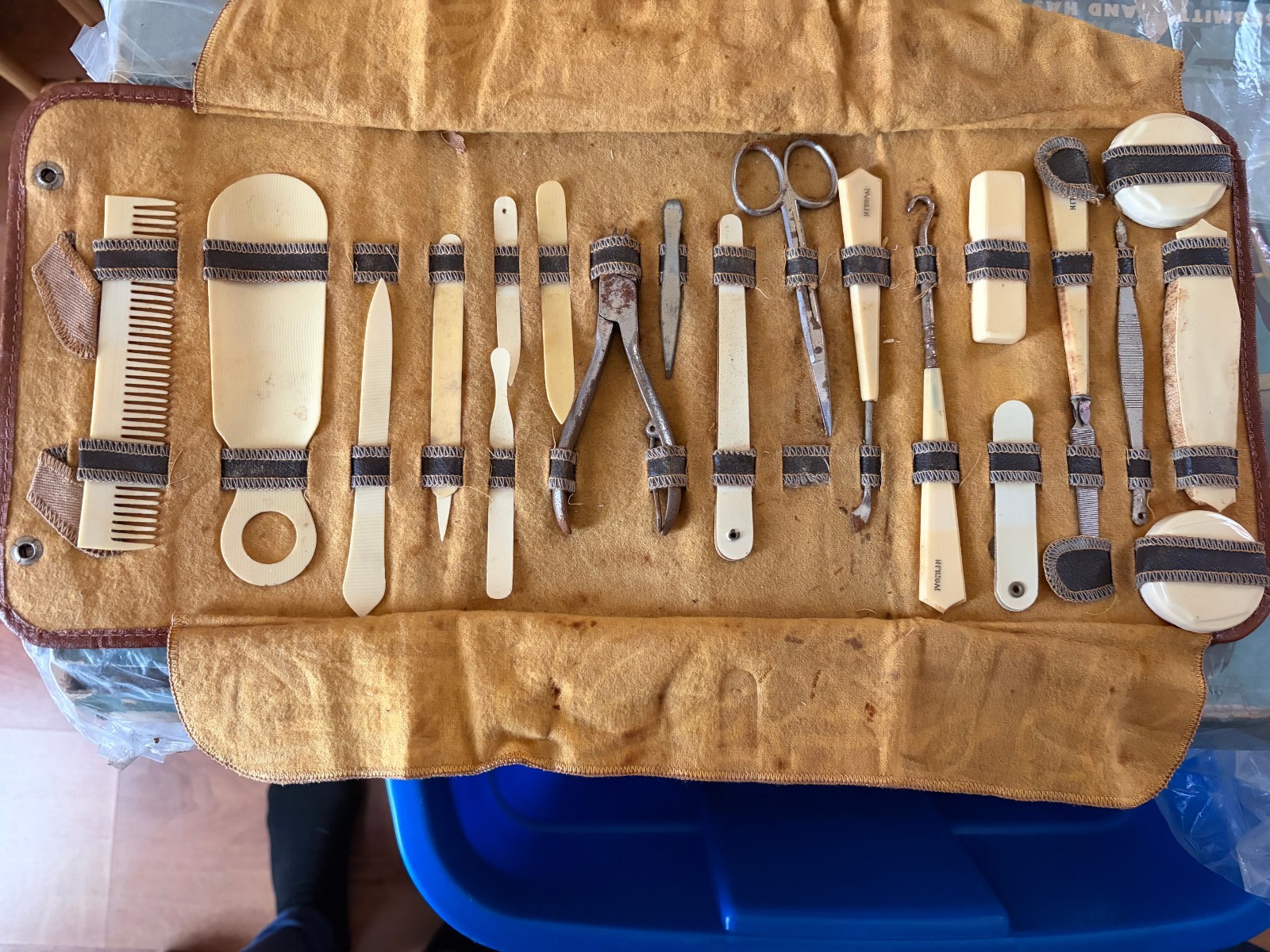 Vtg. 1900-1920 Travel Celluloid Manicure Set in Leather Case