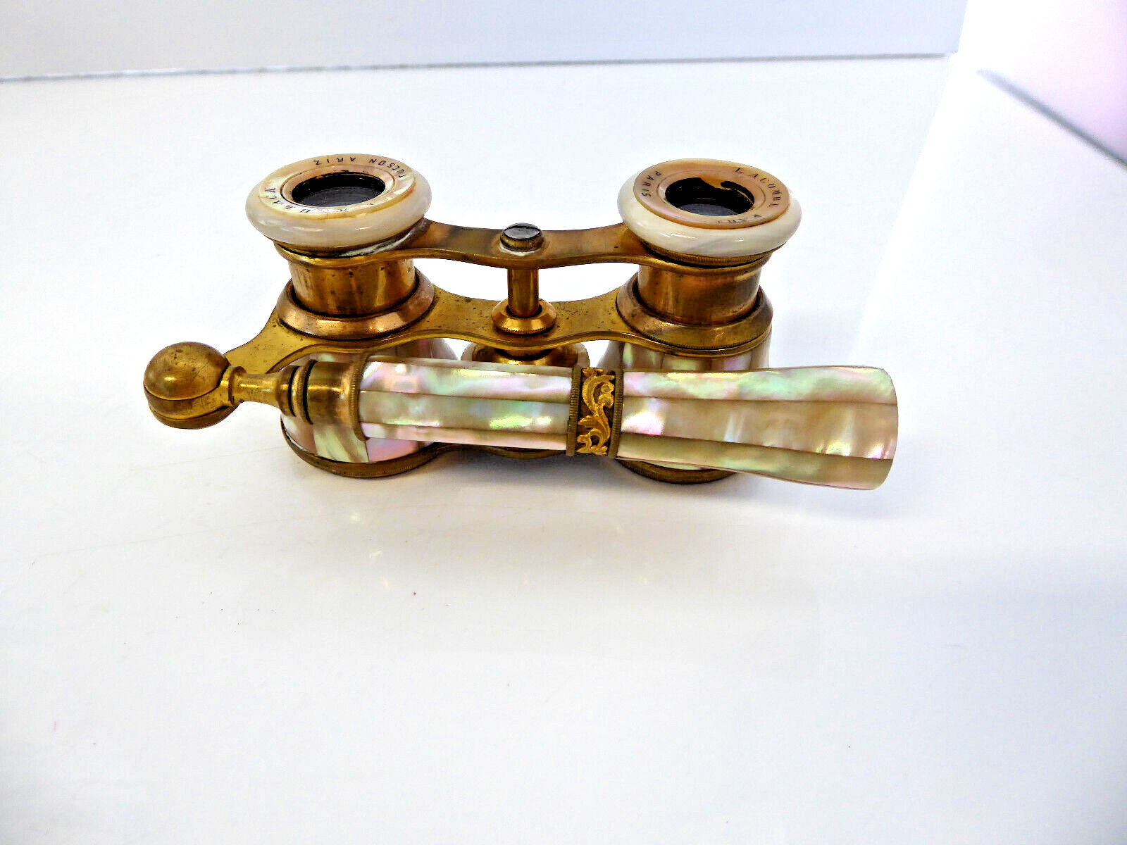 C. 1900 Lacombe Fabt Paris Mother of Pearl Opera Glasses w/ Handle
