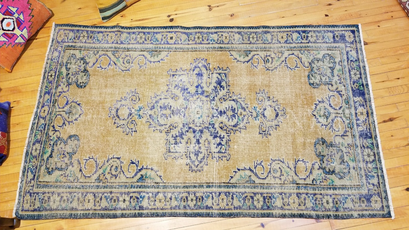Primitive Vintage 1960-1970’s Turkish Isparta Rug 3’11” × 6’8″
