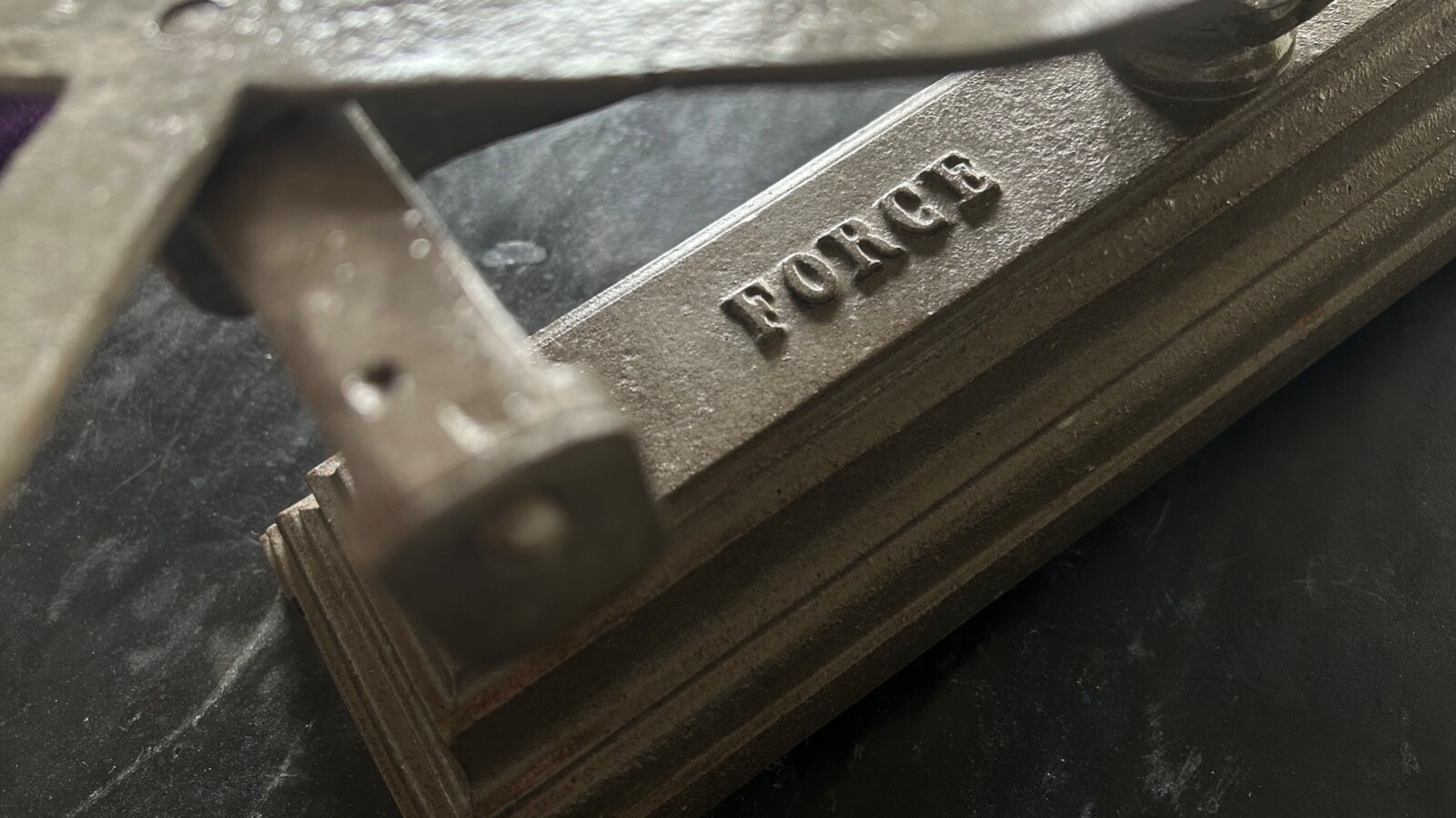 FORCE 10 KILO Balance Scale Cast Iron • Original Paint