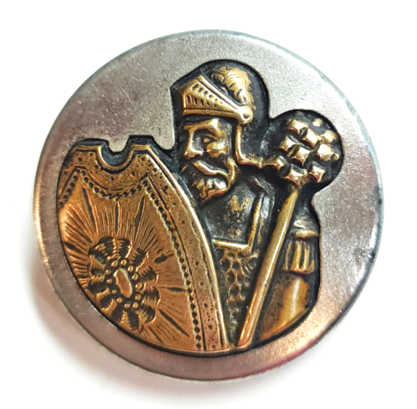 Crusader w/ Mace & Shield ~ Large Antique Metal Picture Button ~ almost 1-3/8″