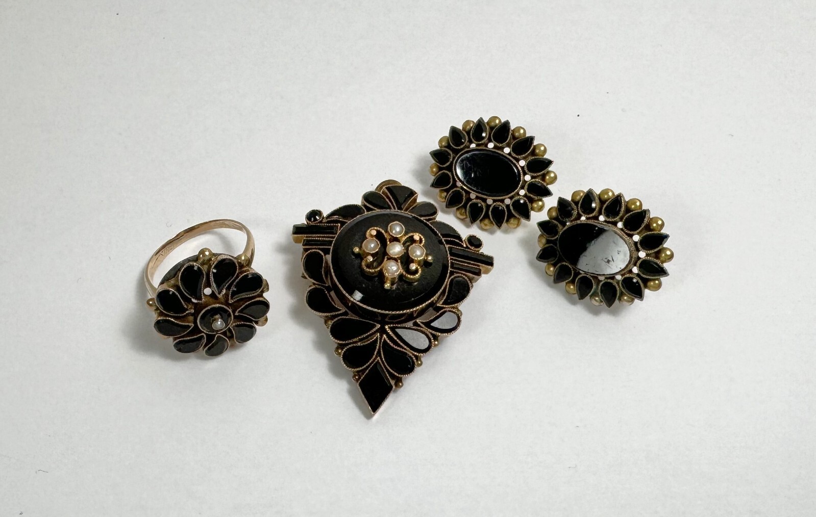 Mourning Suite – Brooch/Pendant, Ring (size 6 ½ ), Earrings