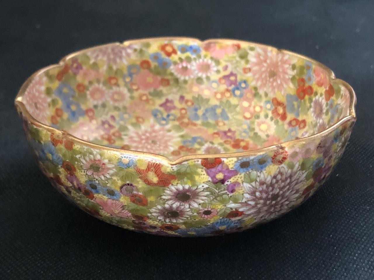 GOOD ANTIQUE JAPANESE MEIJI SATSUMA PORCELAIN HAND PAINTED MILLEFLEUR BOWL.