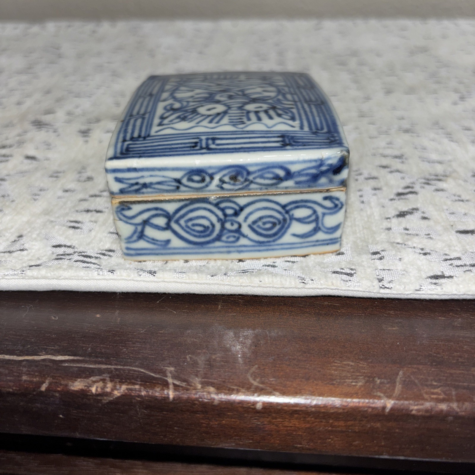 ANTIQUE CHINESE PORCELAIN SCHOLARS INK BOX