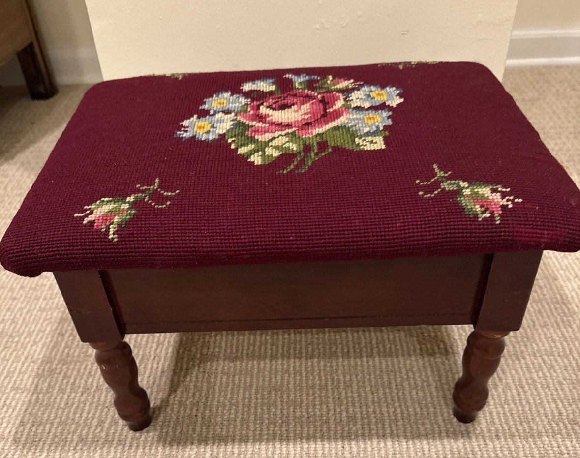 Vintage Floral Needlepoint Footstool Storage 15 X 11 X 9 In