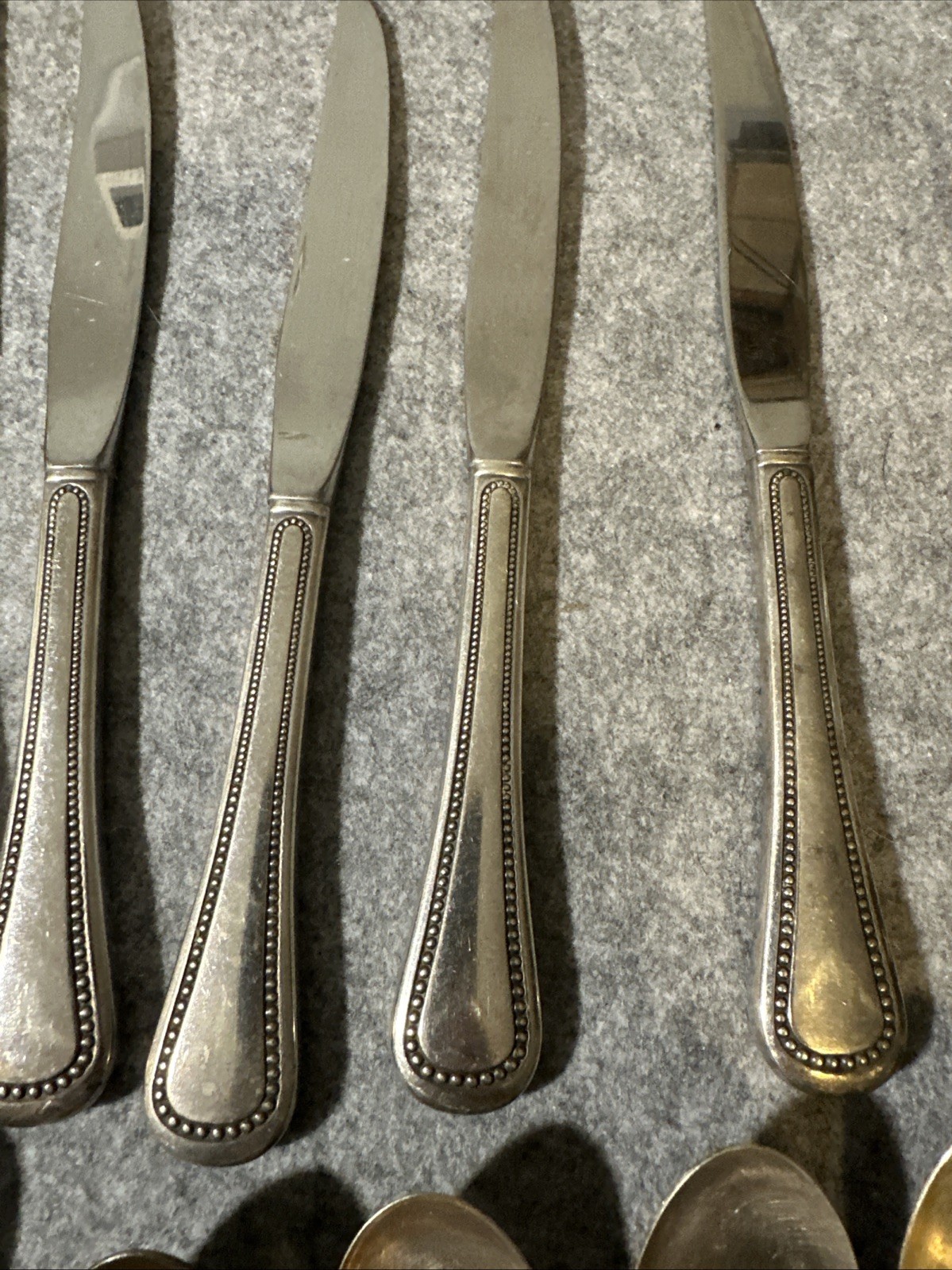 46 Pc ONEIDA COMMUNITY CUBE SILVER-PLATED PATRICIAN PATTERN BEADED FLATWARE 1975