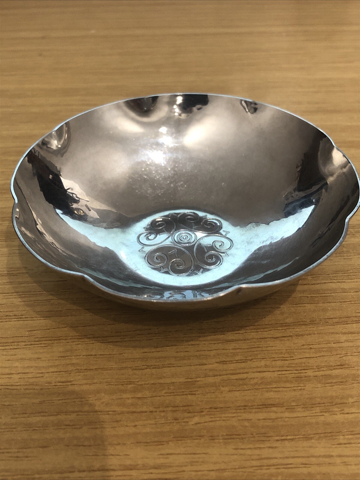 KESWICK KSIA Staybrite hand hammered bowl