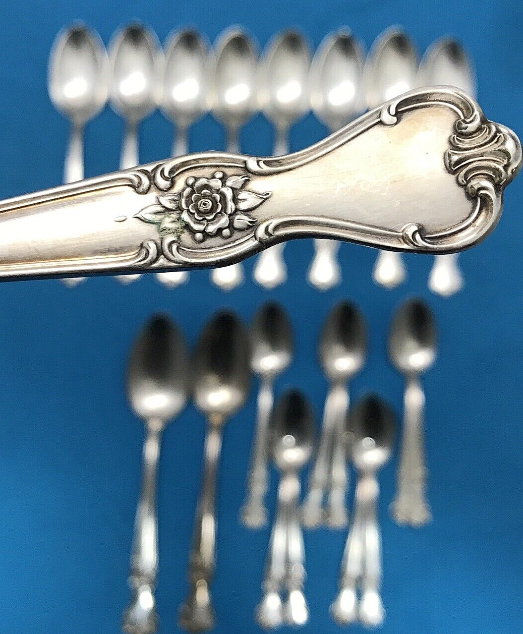 20 Pc SIGNATURE ROSE Silverplated SPOONS Old Company Plate No Monogram
