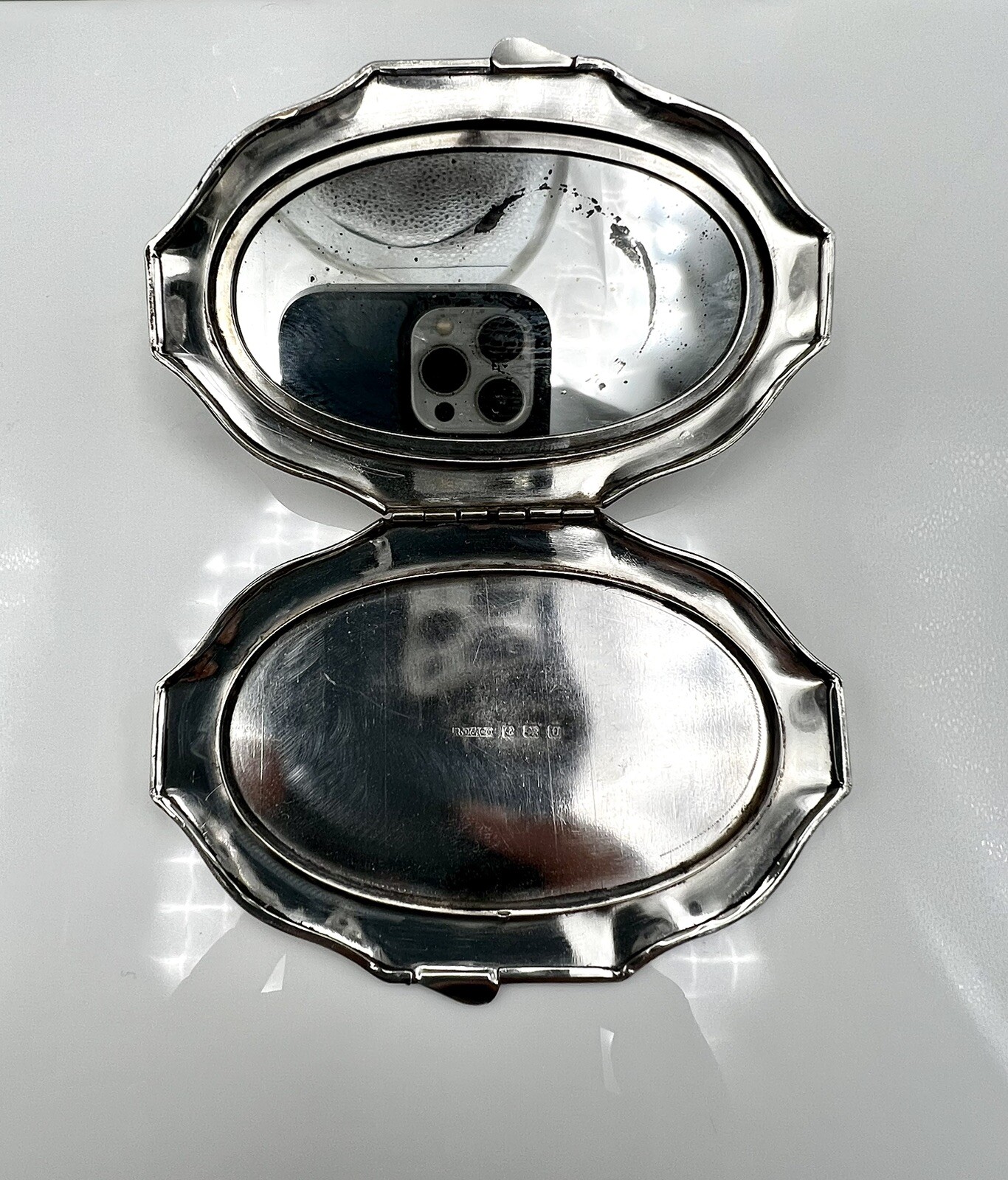 Heavy Vintage 1944 Solid Silver Scalloped Design Compact R.Davis & Co 81.8g