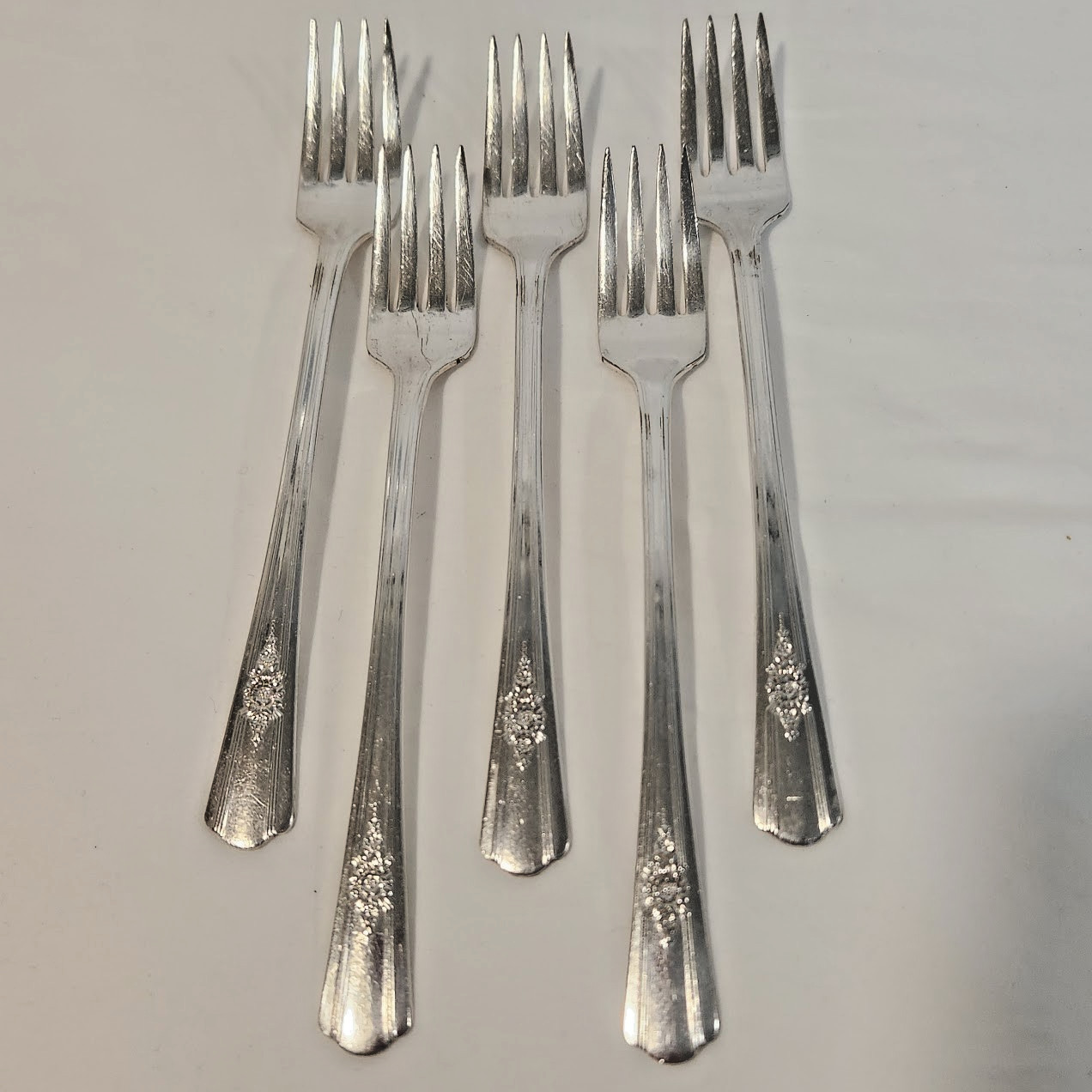 Rogers International DESIRE Set of 5 Silverplate Grille Meat Forks 7-5/8 in