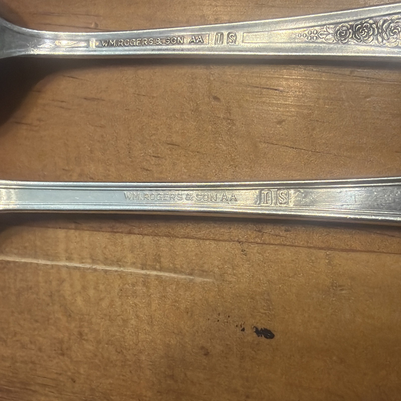 Vintage WM Rogers & Son IS Silverplate Silverware Set 34 Pieces