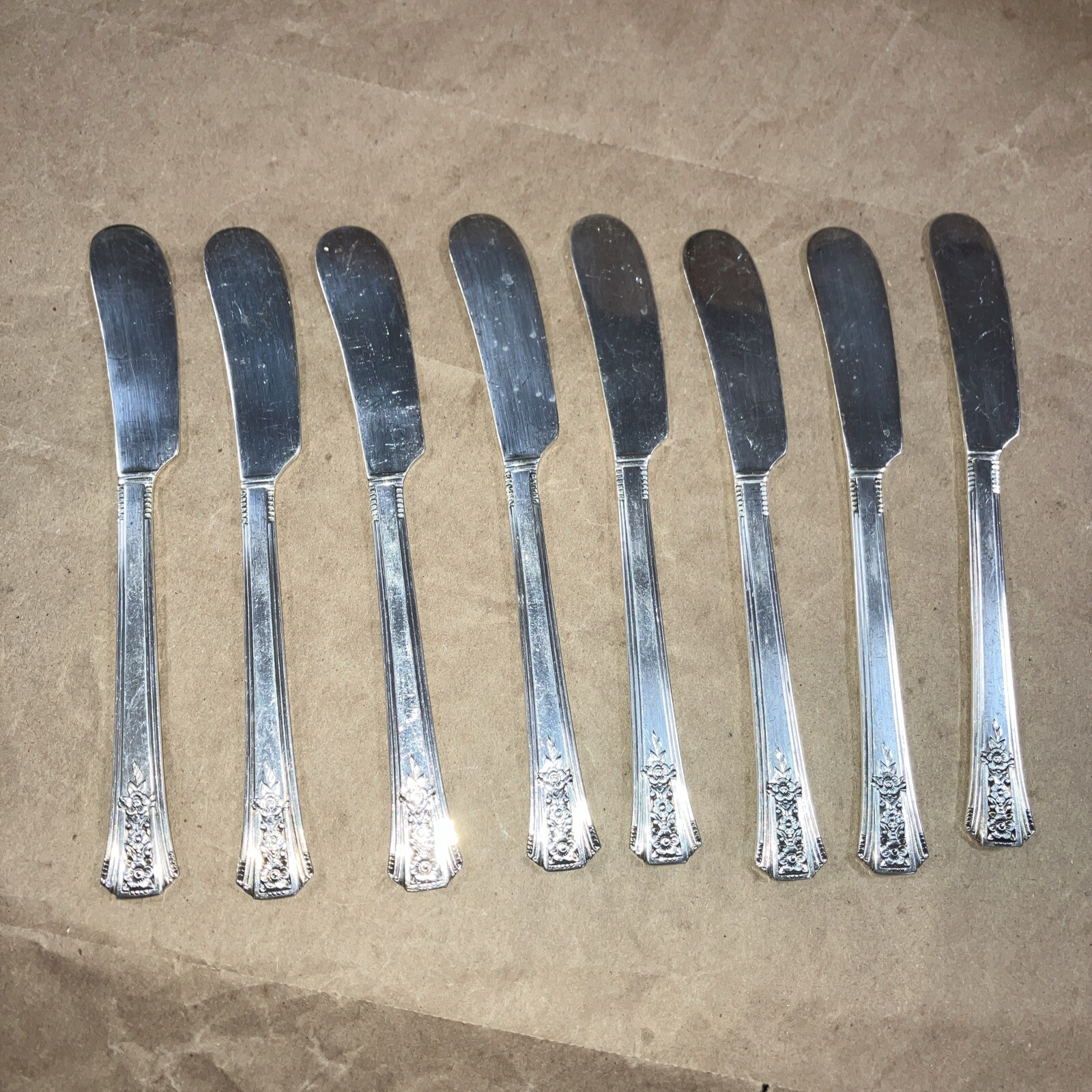 Tudor Plate Oneida Community Silversmiths Lot Of 8 Knives/ 2149