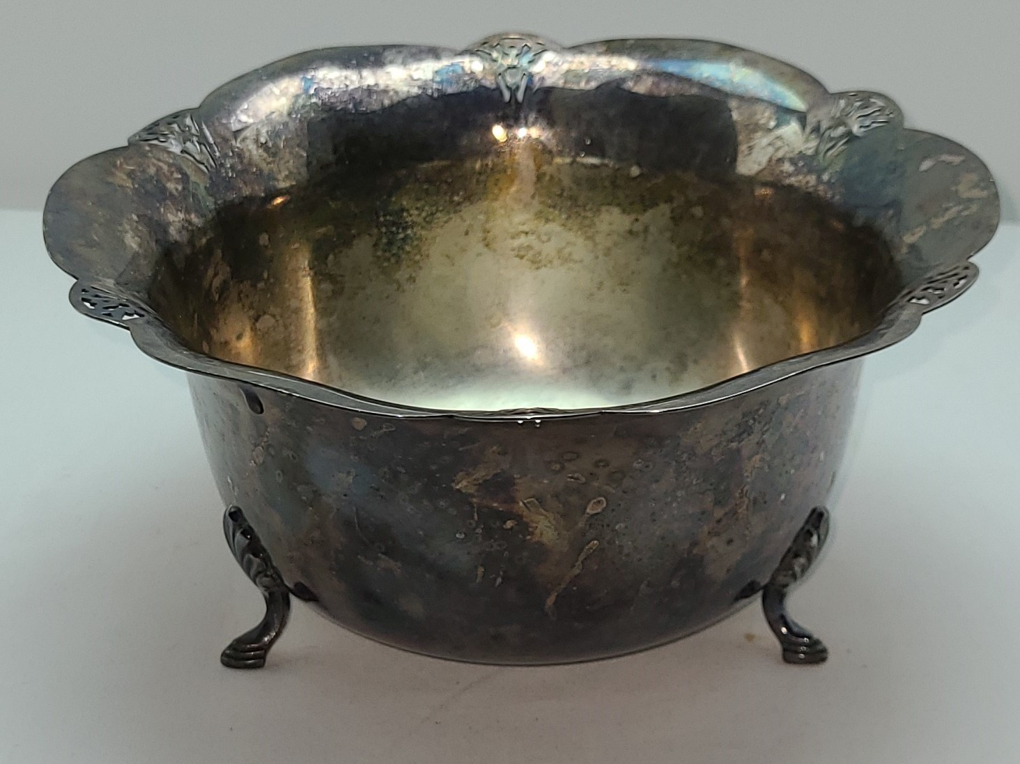 Vintage WM Rogers 427 Silverplate Footed Bowl Scalloped 7.5″