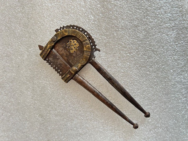 ANTIQUE INDIAN OLD IRON BRASS WORK BETEL NUT CUTTER ARECA NUT CUTTER, #NC.17