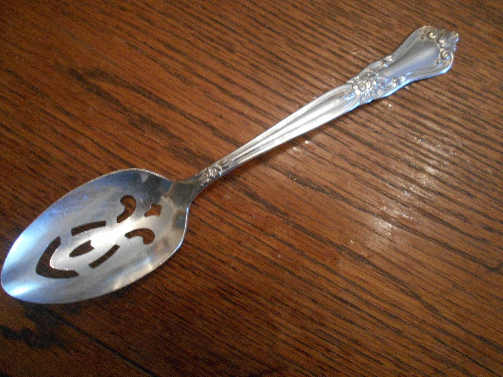 Rogers 1956 VALLEY ROSE Pattern Slotted Table Serving Spoon IS Silverplate 1085