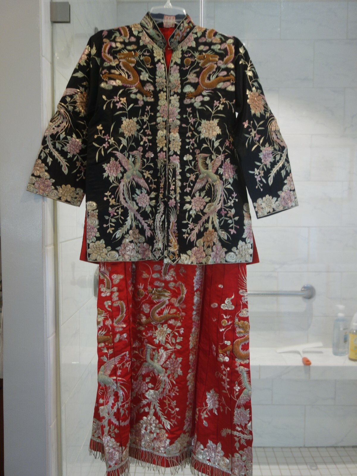Vintage 1940s Chinese wedding embroidered robe jacket & skirt, gun-qua, qwa, kua