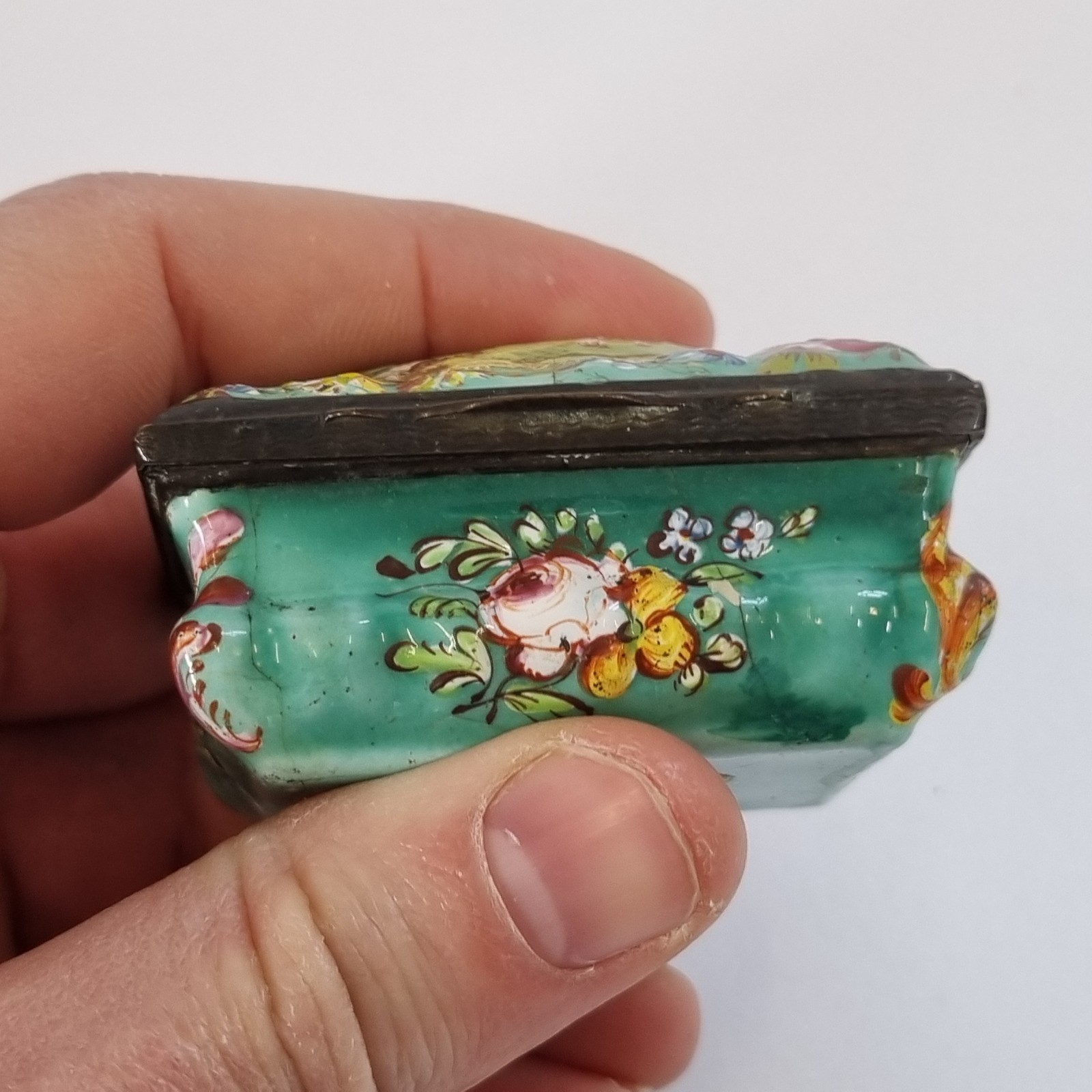 Antique 18thC Bilston Enamel Patch Box Decorated Flowers 5.7cm A/F
