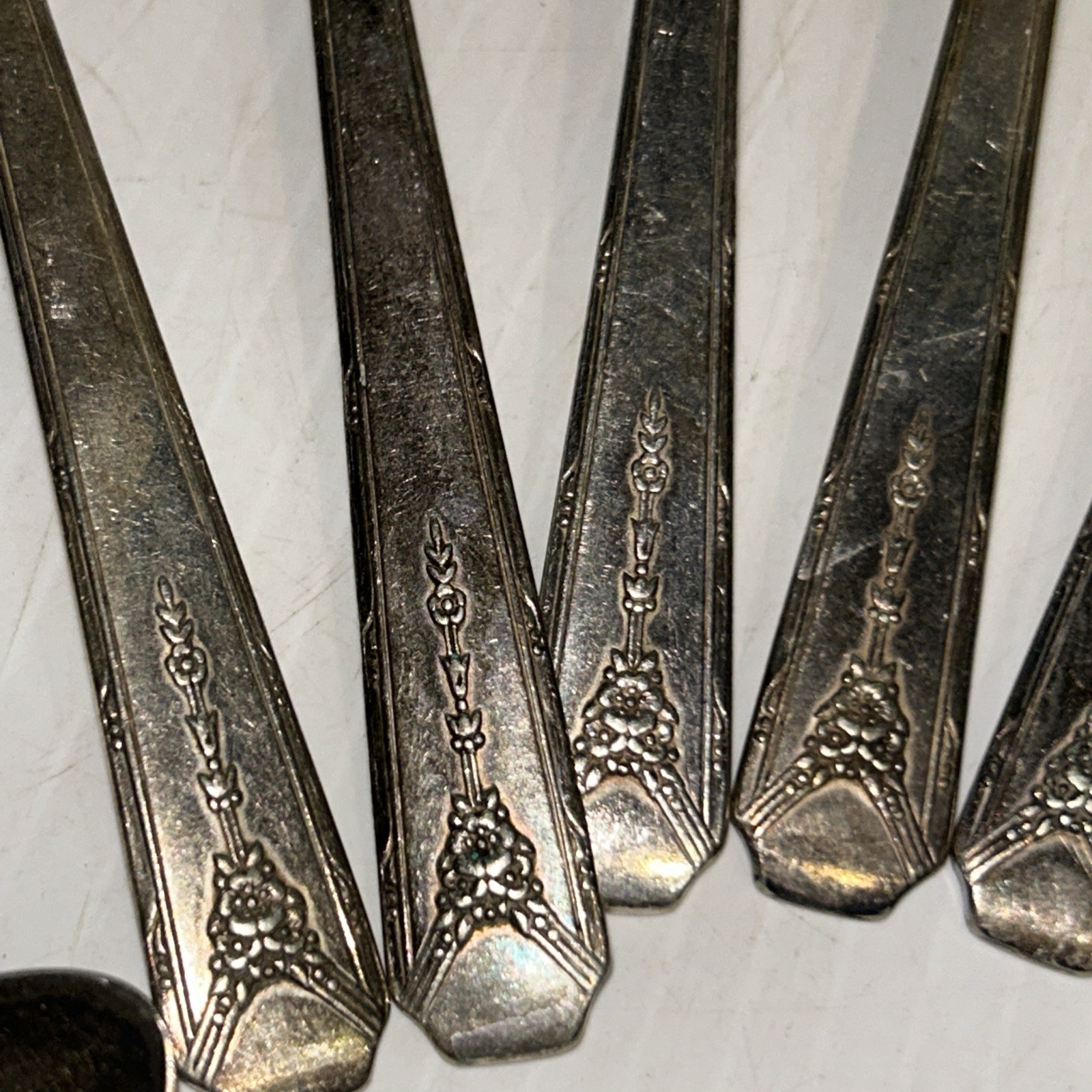 Milady Oneida Community Silverplated Flatware 1940 Spoons Knives 24 Pieces/30e