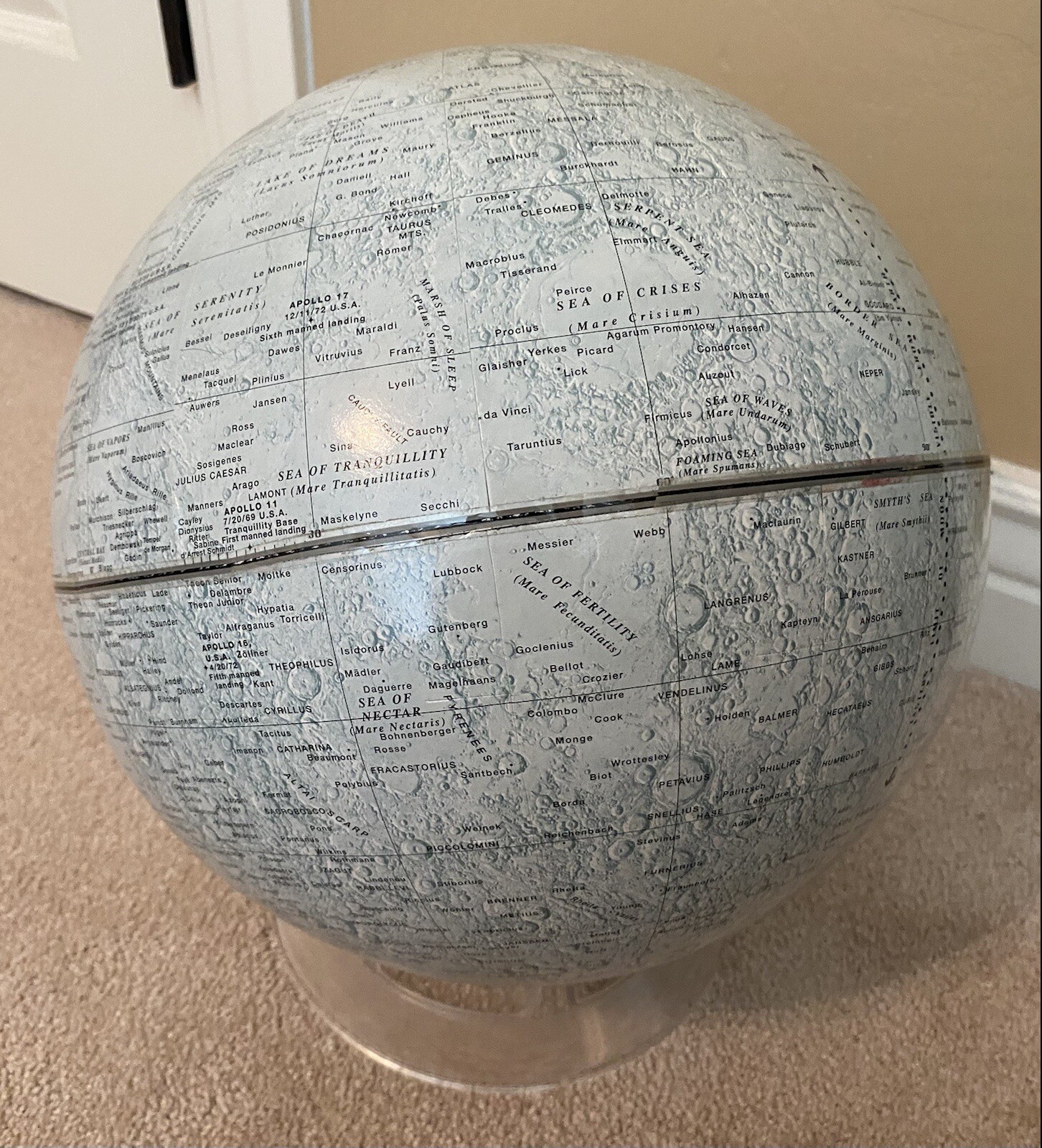 Replogle Lunar Globe – Globe of the Moon with Stand 12″ Diameter Scale 180mi/in