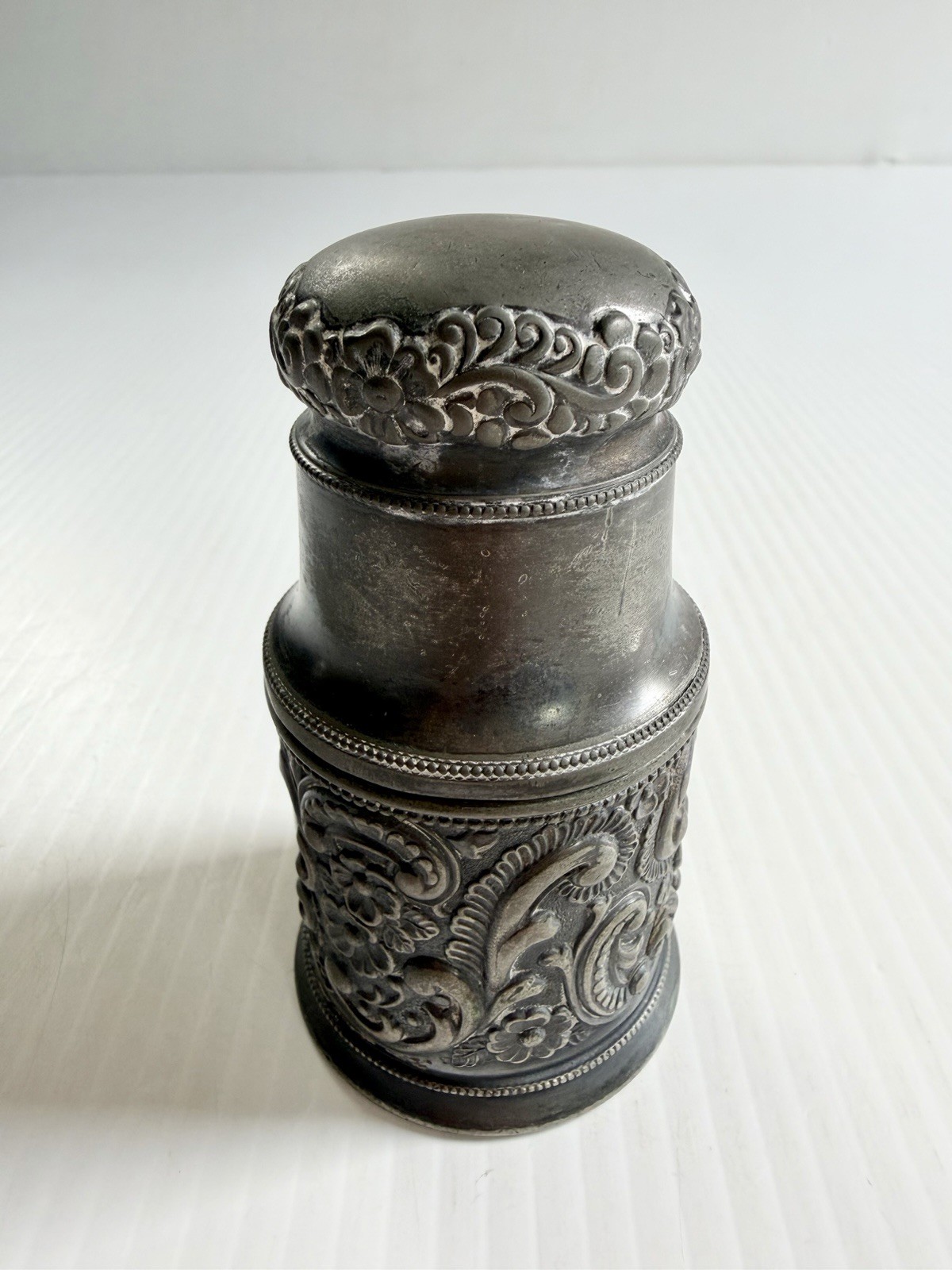 Antique Wilcox Silverplate Co. Quadruple Plate Repousse Perfume Bottle Holder