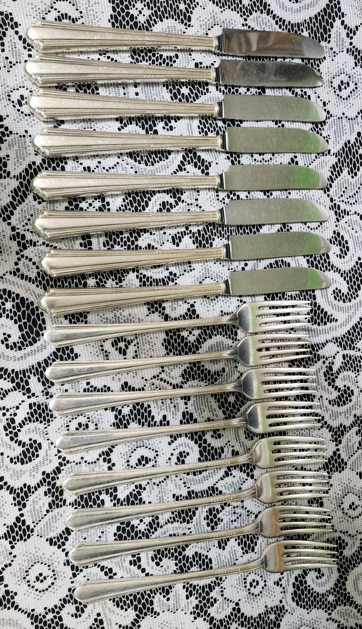 👌16 PIECE/ 8 PLACE c1929 CHARM SILVERPLATE GRILLE/ VIANDE KNIFE & FORK SETS 🥩