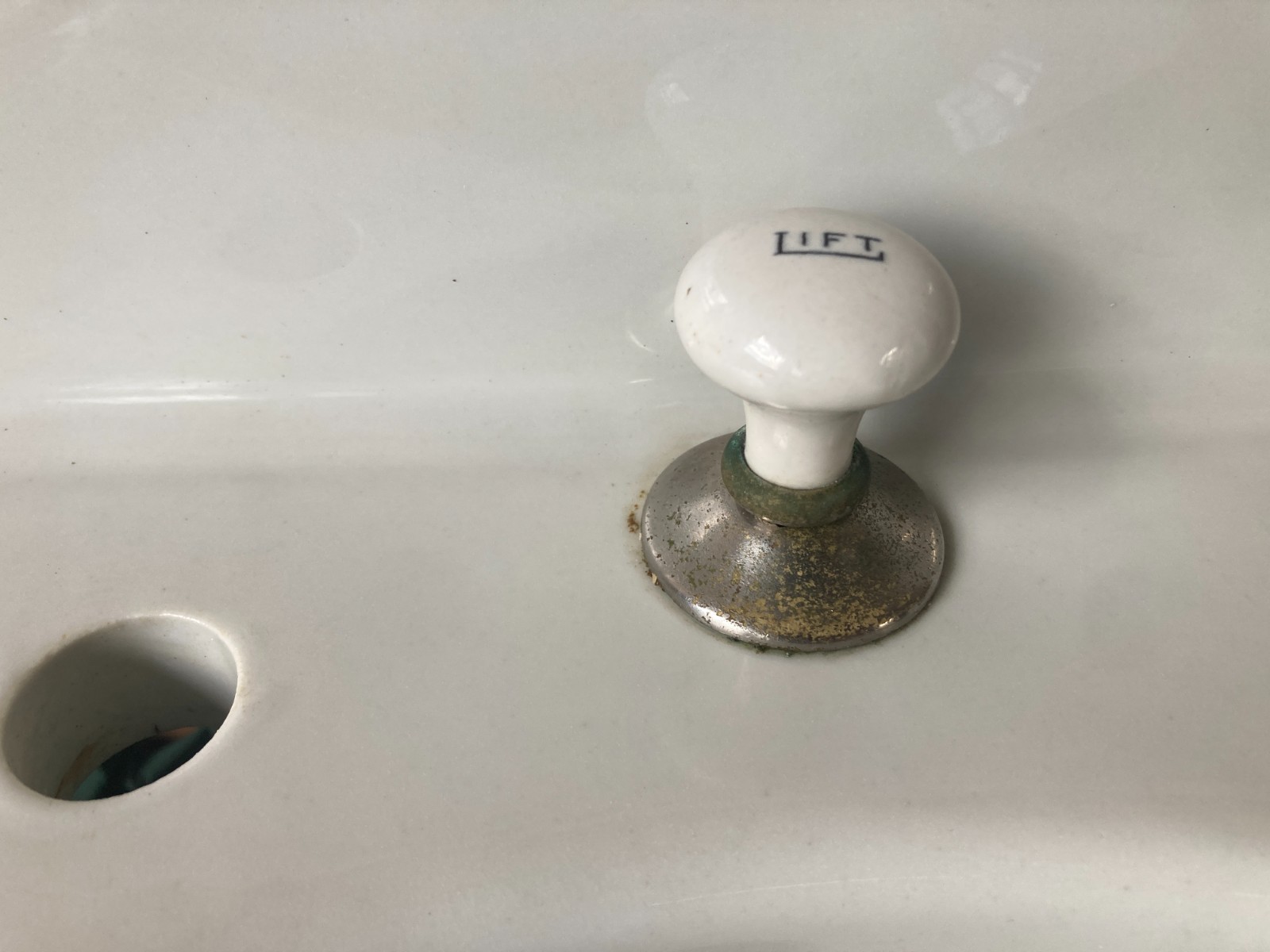 Antique 20×19 White Vitreous China Bath Wall Sink Old Trenton Potteries 361-25E