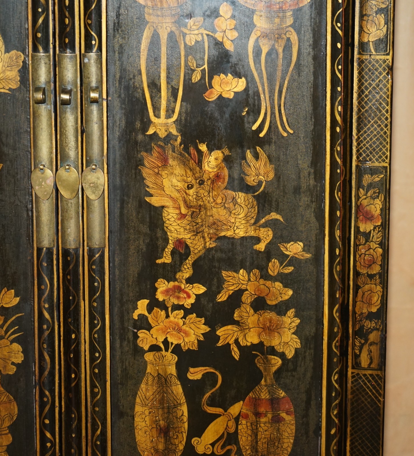 CHINESE EXPORT CHINOISERIE CIRCA 1920 PAINTED LACQUERED WEDDING CABINET WARDROBE